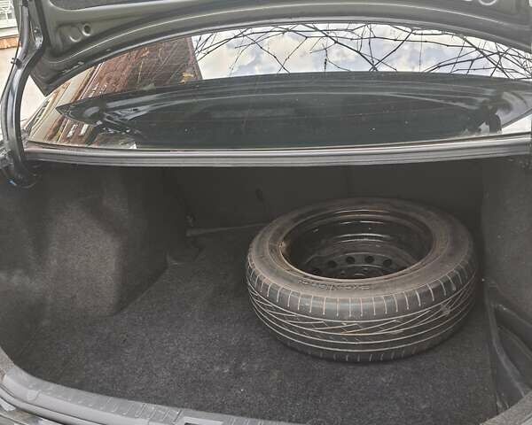 Черный Тойота Королла, объемом двигателя 1.33 л и пробегом 176 тыс. км за 8500 $, фото 1 на Automoto.ua