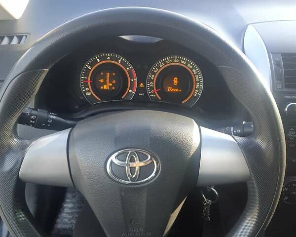 Черный Тойота Королла, объемом двигателя 1.33 л и пробегом 176 тыс. км за 8500 $, фото 16 на Automoto.ua