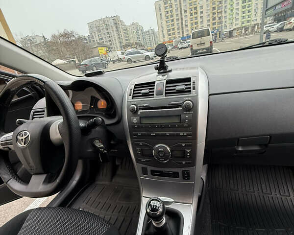 Черный Тойота Королла, объемом двигателя 1.6 л и пробегом 245 тыс. км за 8200 $, фото 19 на Automoto.ua