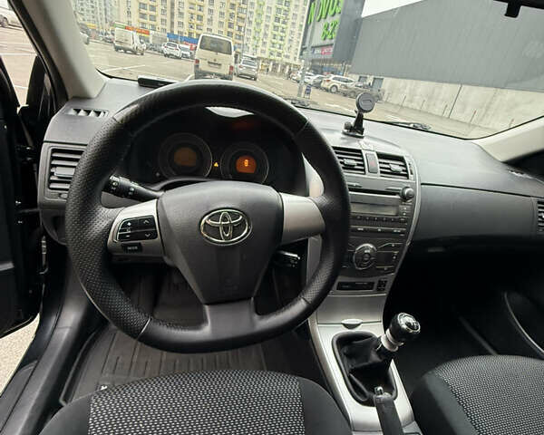 Черный Тойота Королла, объемом двигателя 1.6 л и пробегом 245 тыс. км за 8200 $, фото 24 на Automoto.ua