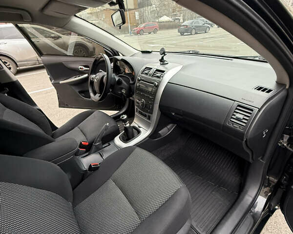 Черный Тойота Королла, объемом двигателя 1.6 л и пробегом 245 тыс. км за 8200 $, фото 17 на Automoto.ua