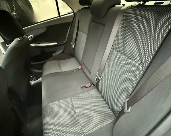 Черный Тойота Королла, объемом двигателя 1.6 л и пробегом 245 тыс. км за 8200 $, фото 13 на Automoto.ua