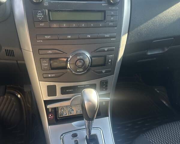 Черный Тойота Королла, объемом двигателя 1.6 л и пробегом 298 тыс. км за 9700 $, фото 5 на Automoto.ua