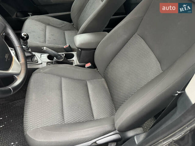 Чорний Тойота Королла, об'ємом двигуна 1.33 л та пробігом 217 тис. км за 7500 $, фото 8 на Automoto.ua