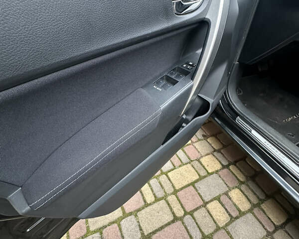 Черный Тойота Королла, объемом двигателя 1.6 л и пробегом 202 тыс. км за 12700 $, фото 3 на Automoto.ua