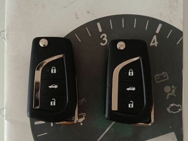 Черный Тойота Королла, объемом двигателя 1.3 л и пробегом 88 тыс. км за 12500 $, фото 7 на Automoto.ua