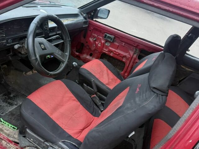 Красный Тойота Королла, объемом двигателя 1.3 л и пробегом 250 тыс. км за 800 $, фото 11 на Automoto.ua