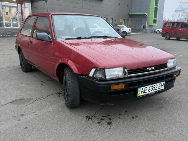 Красный Тойота Королла, объемом двигателя 1.3 л и пробегом 250 тыс. км за 800 $, фото 2 на Automoto.ua