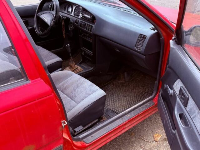 Красный Тойота Королла, объемом двигателя 1.3 л и пробегом 167 тыс. км за 900 $, фото 6 на Automoto.ua