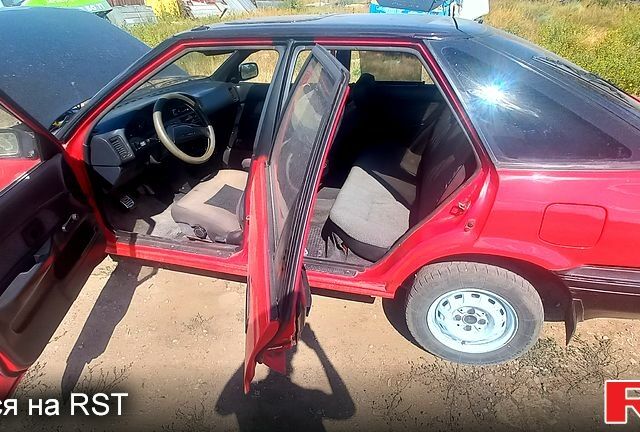 Красный Тойота Королла, объемом двигателя 1.3 л и пробегом 357 тыс. км за 750 $, фото 1 на Automoto.ua