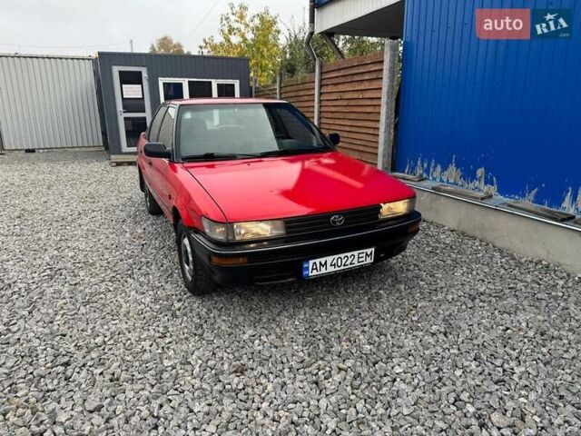 Красный Тойота Королла, объемом двигателя 1.3 л и пробегом 270 тыс. км за 1500 $, фото 2 на Automoto.ua