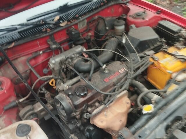 Красный Тойота Королла, объемом двигателя 1.3 л и пробегом 350 тыс. км за 1700 $, фото 2 на Automoto.ua