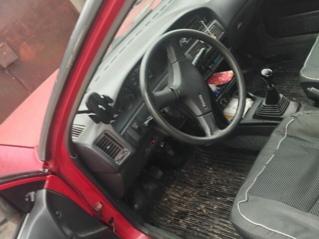 Красный Тойота Королла, объемом двигателя 1.3 л и пробегом 350 тыс. км за 1700 $, фото 3 на Automoto.ua