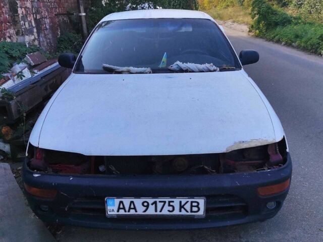 Красный Тойота Королла, объемом двигателя 1.3 л и пробегом 300 тыс. км за 1193 $, фото 2 на Automoto.ua