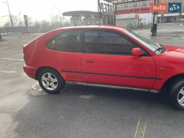 Красный Тойота Королла, объемом двигателя 1.3 л и пробегом 430 тыс. км за 1900 $, фото 3 на Automoto.ua