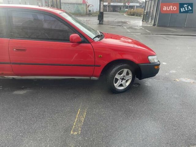 Красный Тойота Королла, объемом двигателя 1.3 л и пробегом 430 тыс. км за 1900 $, фото 2 на Automoto.ua