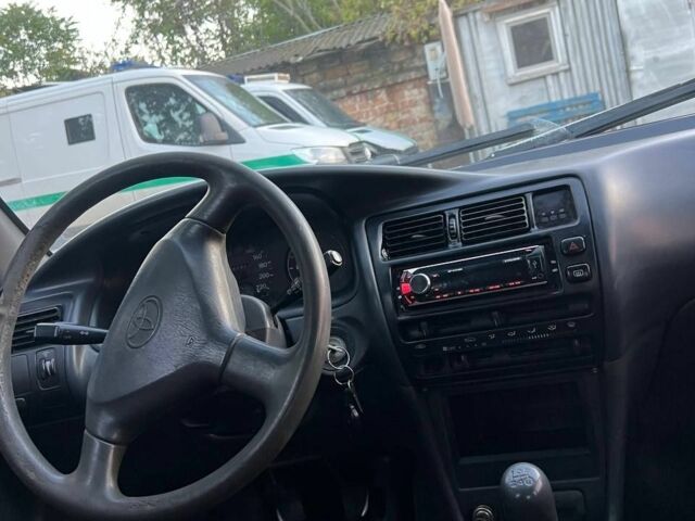 Червоний Тойота Королла, об'ємом двигуна 1.3 л та пробігом 180 тис. км за 1600 $, фото 5 на Automoto.ua