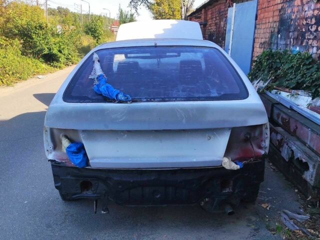 Красный Тойота Королла, объемом двигателя 1.3 л и пробегом 300 тыс. км за 1193 $, фото 1 на Automoto.ua