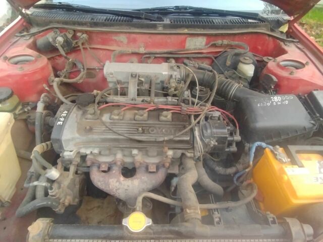 Червоний Тойота Королла, об'ємом двигуна 1.3 л та пробігом 289 тис. км за 2100 $, фото 4 на Automoto.ua