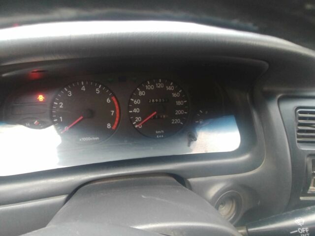 Червоний Тойота Королла, об'ємом двигуна 1.3 л та пробігом 289 тис. км за 2100 $, фото 6 на Automoto.ua