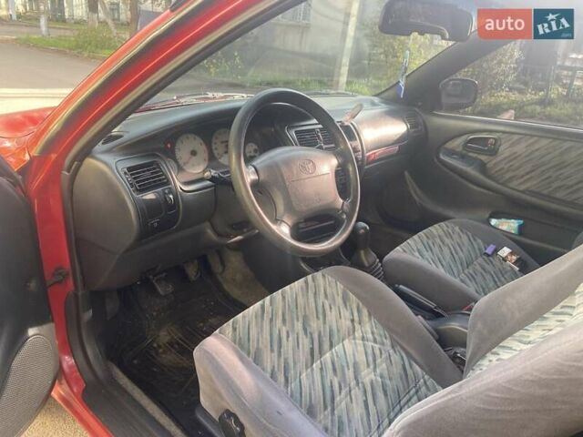 Красный Тойота Королла, объемом двигателя 1.3 л и пробегом 300 тыс. км за 2850 $, фото 6 на Automoto.ua