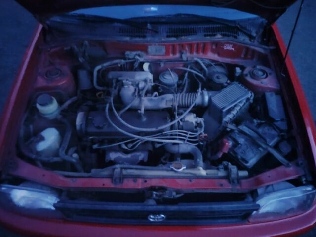 Красный Тойота Королла, объемом двигателя 1.3 л и пробегом 300 тыс. км за 1350 $, фото 22 на Automoto.ua