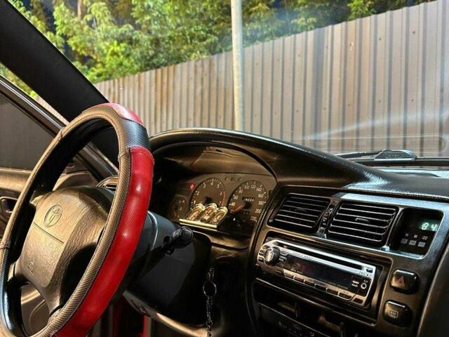 Красный Тойота Королла, объемом двигателя 1.3 л и пробегом 300 тыс. км за 3000 $, фото 6 на Automoto.ua