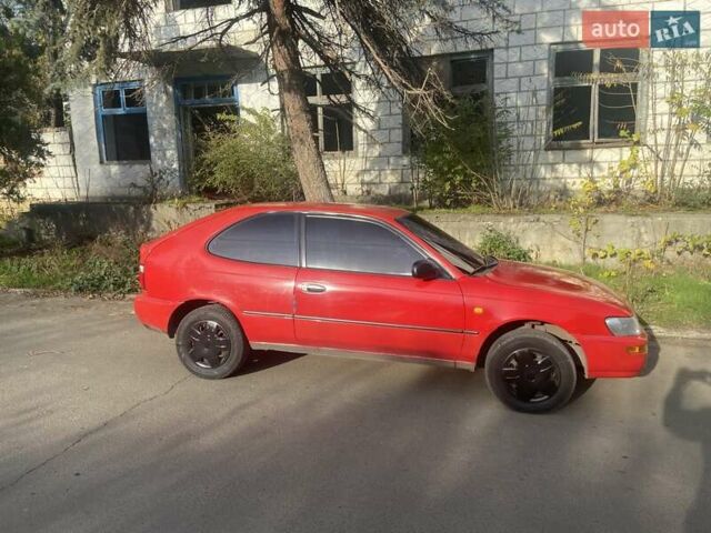 Красный Тойота Королла, объемом двигателя 1.3 л и пробегом 300 тыс. км за 2850 $, фото 4 на Automoto.ua