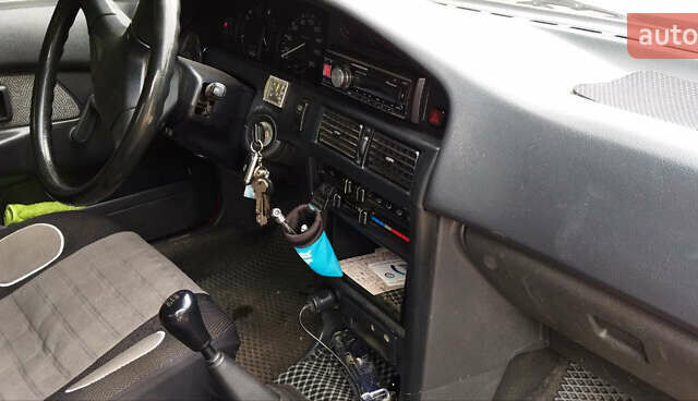 Красный Тойота Королла, объемом двигателя 1.32 л и пробегом 345 тыс. км за 1800 $, фото 3 на Automoto.ua