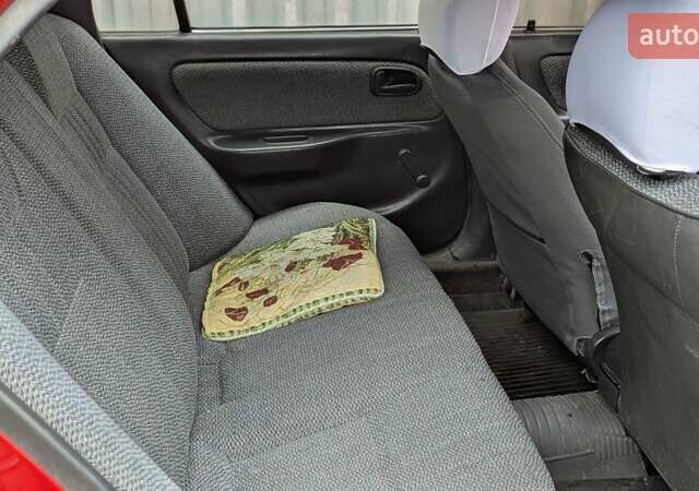 Красный Тойота Королла, объемом двигателя 1.3 л и пробегом 400 тыс. км за 2000 $, фото 2 на Automoto.ua