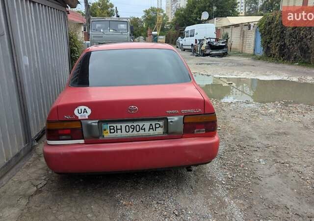 Красный Тойота Королла, объемом двигателя 1.3 л и пробегом 400 тыс. км за 2000 $, фото 3 на Automoto.ua