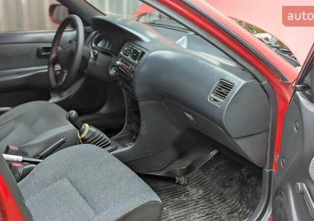 Красный Тойота Королла, объемом двигателя 1.3 л и пробегом 400 тыс. км за 2000 $, фото 1 на Automoto.ua