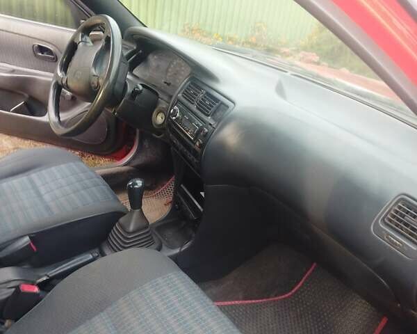 Красный Тойота Королла, объемом двигателя 1.3 л и пробегом 396 тыс. км за 2500 $, фото 3 на Automoto.ua