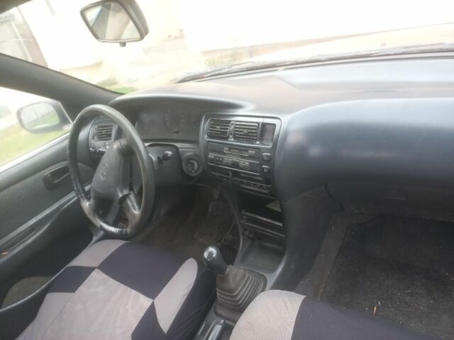 Красный Тойота Королла, объемом двигателя 1.3 л и пробегом 496 тыс. км за 1600 $, фото 3 на Automoto.ua