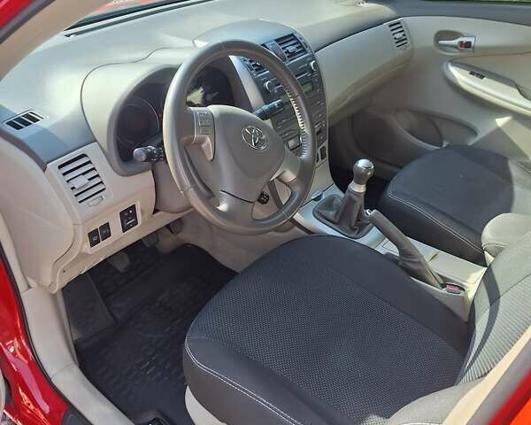 Красный Тойота Королла, объемом двигателя 1.6 л и пробегом 104 тыс. км за 7500 $, фото 5 на Automoto.ua