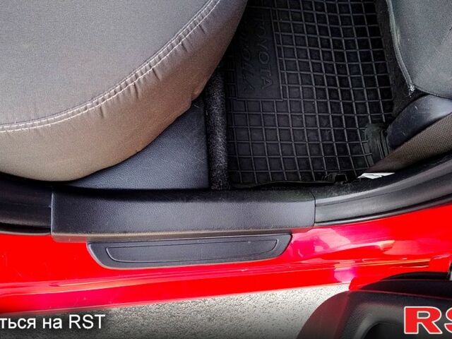 Красный Тойота Королла, объемом двигателя 1.3 л и пробегом 160 тыс. км за 8200 $, фото 4 на Automoto.ua