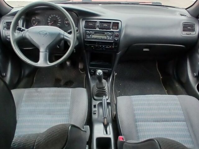 Красный Тойота Королла, объемом двигателя 1.3 л и пробегом 379 тыс. км за 1800 $, фото 6 на Automoto.ua