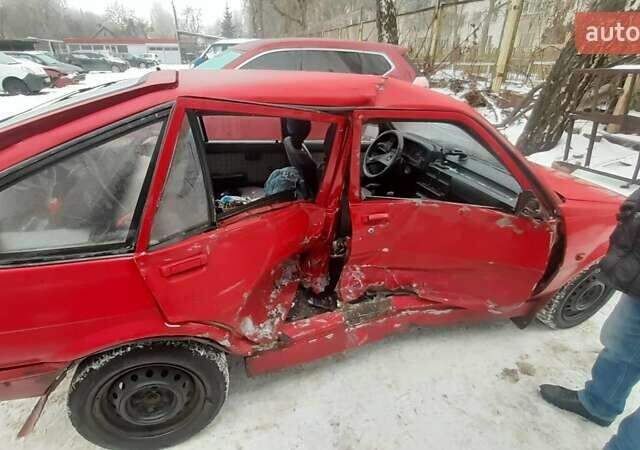 Красный Тойота Королла, объемом двигателя 1.6 л и пробегом 380 тыс. км за 350 $, фото 1 на Automoto.ua