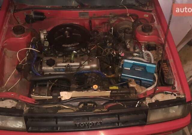 Красный Тойота Королла, объемом двигателя 1.6 л и пробегом 380 тыс. км за 350 $, фото 4 на Automoto.ua