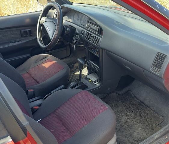 Красный Тойота Королла, объемом двигателя 1.3 л и пробегом 3 тыс. км за 1300 $, фото 3 на Automoto.ua