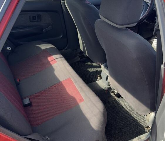 Красный Тойота Королла, объемом двигателя 1.3 л и пробегом 3 тыс. км за 1300 $, фото 4 на Automoto.ua