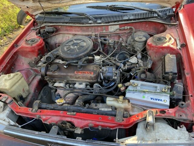 Красный Тойота Королла, объемом двигателя 1.3 л и пробегом 200 тыс. км за 1300 $, фото 11 на Automoto.ua