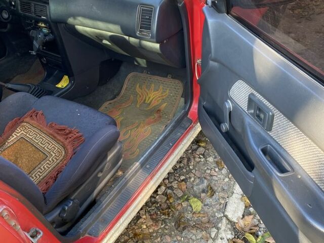 Красный Тойота Королла, объемом двигателя 1.3 л и пробегом 200 тыс. км за 1300 $, фото 6 на Automoto.ua