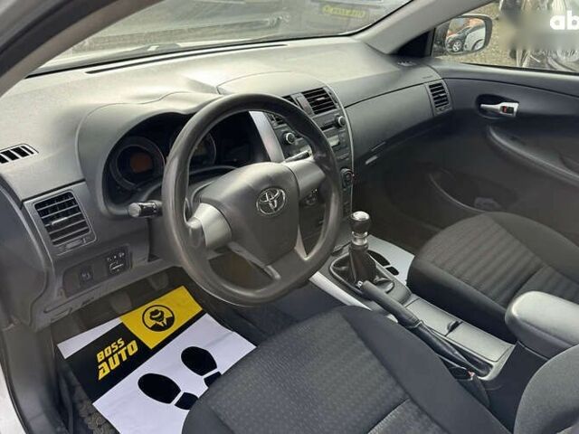 Тойота Королла, объемом двигателя 1.3 л и пробегом 95 тыс. км за 9200 $, фото 8 на Automoto.ua