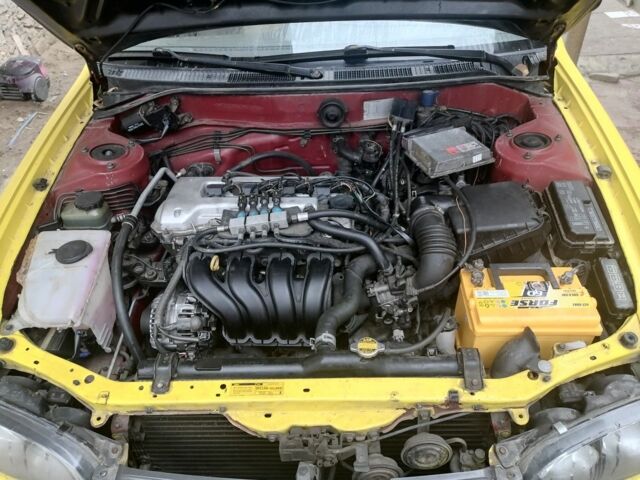 Желтый Тойота Королла, объемом двигателя 1.6 л и пробегом 200 тыс. км за 1949 $, фото 1 на Automoto.ua