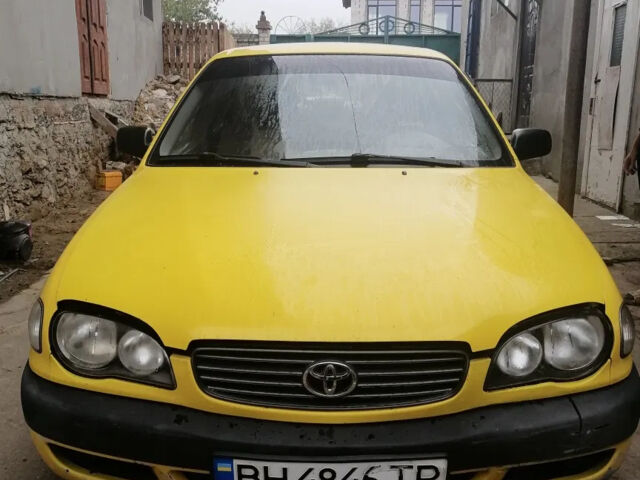 Желтый Тойота Королла, объемом двигателя 1.6 л и пробегом 200 тыс. км за 1949 $, фото 3 на Automoto.ua