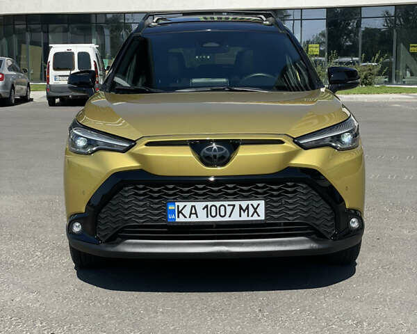 Желтый Тойота Королла, объемом двигателя 2 л и пробегом 5 тыс. км за 34000 $, фото 2 на Automoto.ua