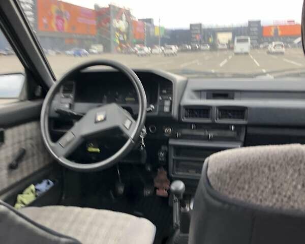 Серый Тойота Королла, объемом двигателя 1.3 л и пробегом 275 тыс. км за 1200 $, фото 11 на Automoto.ua