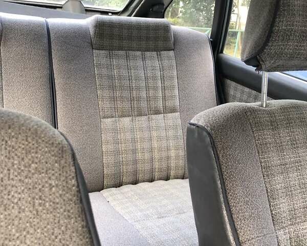 Серый Тойота Королла, объемом двигателя 1.3 л и пробегом 275 тыс. км за 1200 $, фото 9 на Automoto.ua