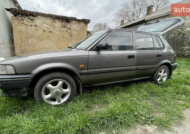 Серый Тойота Королла, объемом двигателя 1.3 л и пробегом 999 тыс. км за 1600 $, фото 13 на Automoto.ua